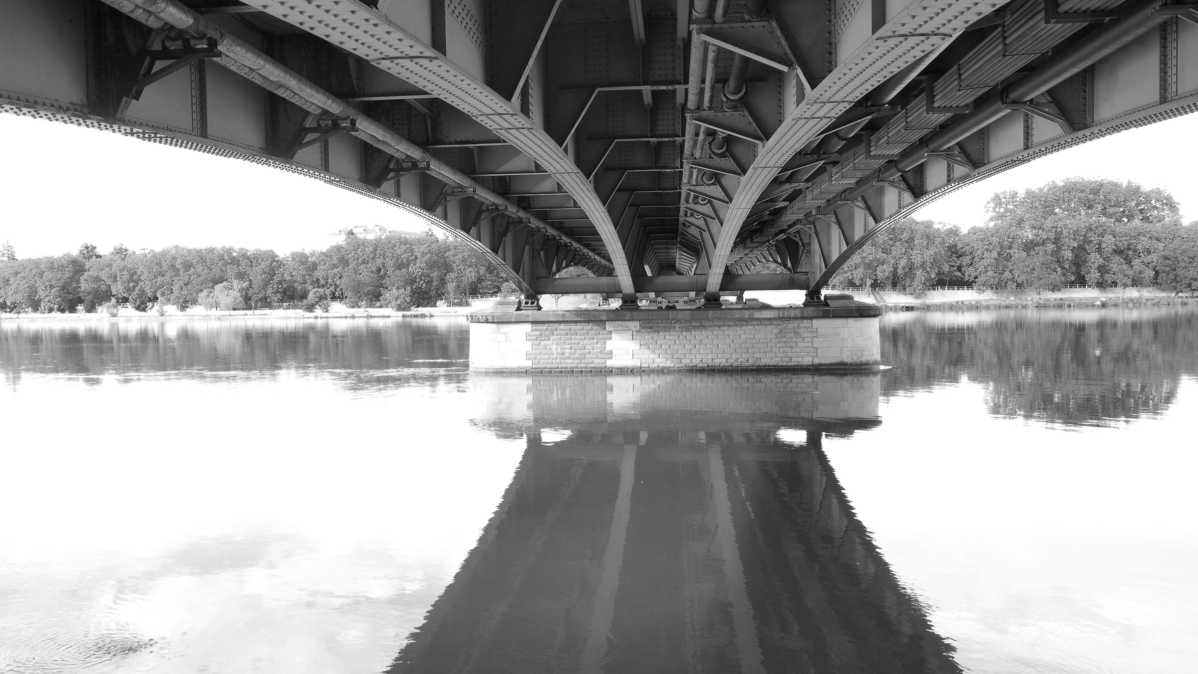 Le pont de Bellerive et Vichy au bord de l’Allier
